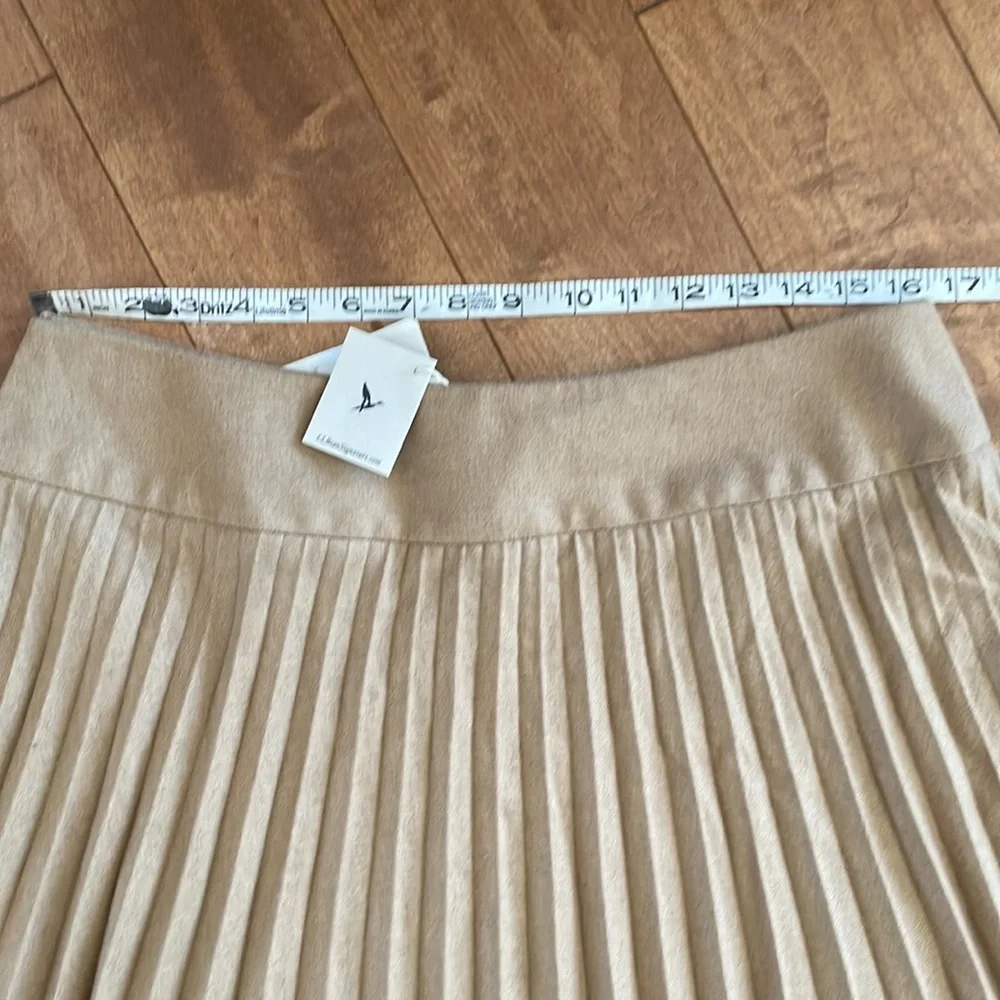 LL Bean Signature 12 British wool flannel camel pleated skirt - Picture 4 of 9
